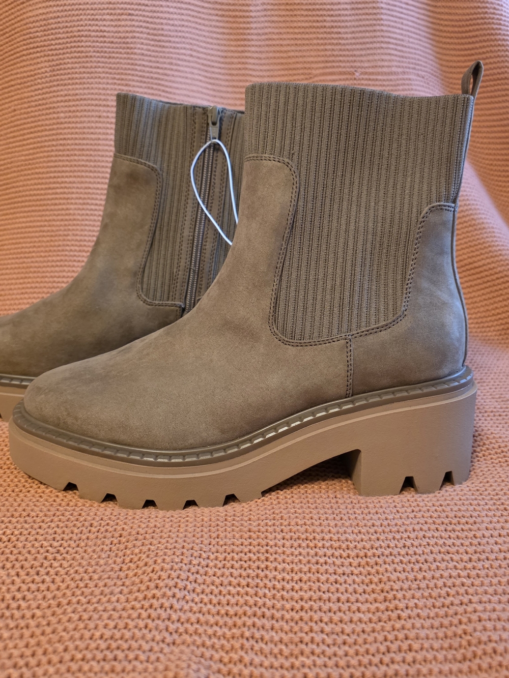 Women's Taupe Ribbed Platform Chelsea Boots Size 11